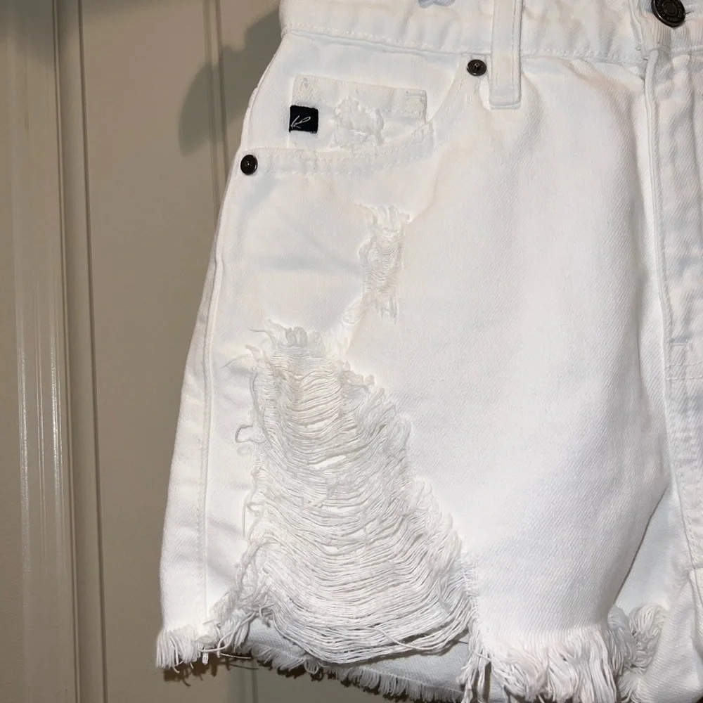 KANCAN -WOMEN’S WHITE SHORT CUT- OFF DISTRESSED